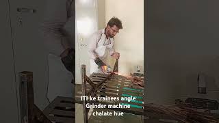 Mere ITI ke trainees ek project per kaam karte huye #ititraining #itiexperiment #itimanualgrinder