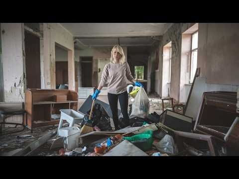 FROM TRASH TO TREASURE! This Girl Turns Old House into CUTE Garden Home @juanxiaoliu