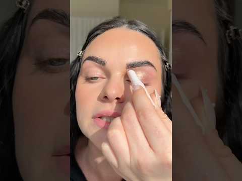 @sheglam_official crystal jelly glaze sticks 👀✨ #viralmakeup #eyeshadow  #makeupreview #sheglam