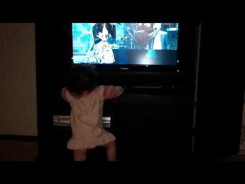 Chlo dancing to Karmin on SNL!