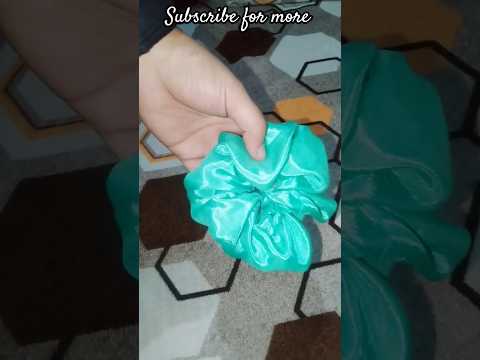DIY scrunchie 😍😍 || Handmade scrunchie 😍😍 #scrunchie #DIY #handmadediy #trendingshorts #ytshort