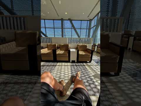 Jak tanio korzystać z lotniskowych saloników VIP? #podróże #shorts #tip #travel #lotnisko