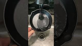 Soap doesn't remove polymerized oil #narrowayhomestead #offgrid #castiron #dishsoap #contreversial