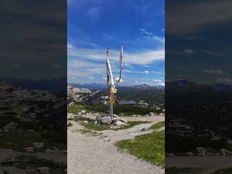 Dare to seek, for the world is full of wonders ✨ Discover Dachstein Krippenstein