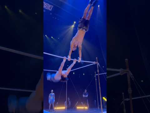 Parece fácil?? #cirquedusoleil #circo #barras #tourlife #performer