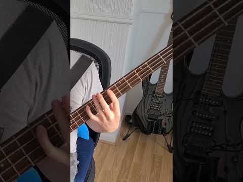 Recording some bluesy bass 🎸 #bassguitar