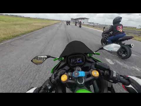 Rolê de Kawasaki Ninja ZX4R no autódromo internacional da Paraíba - Super Track #zx4r #kawasaki