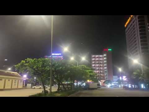 The nighttime scenery around the hotel where I'm staying