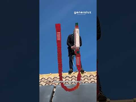 PASO 1 de una instalación fotovoltaica: instalación de la línea de vida