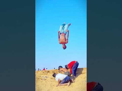 Mera dost￼🫣ka telant Kaisa laga😜//stunt Practice🤞#flipjump #funnyshorts #talentedboystunt
