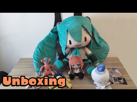 [Unboxing] Colis de Goodies (Peluche Steins;Gate, Pokémon et Hatsune Miku)