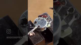 How to Solder to the top of a Guitar Pot 👍 #guitarmods #guitarist