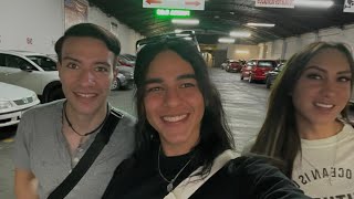 Haciendo las últimas compras para el local