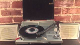 Singer Model HE-2210 Portable Record Player | HEAR IT PLAY