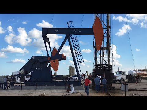 How a Pumpjack Works Simply When Sucking Petroleum
