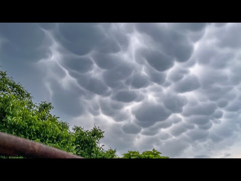 VERY STRANGE BUBBLE clouds in the sky, are they cool or scary? ⛈️ (8th June 2023)