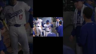 ロバーツ監督による筋肉チェック💪 #ドジャース #dodgers #大谷翔平 #佐々木朗希