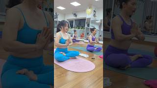 Om chanting @yogadreams9416 #yoga #yogaskills #yogaposes #yogalife #yogaasanas #om #omchanting