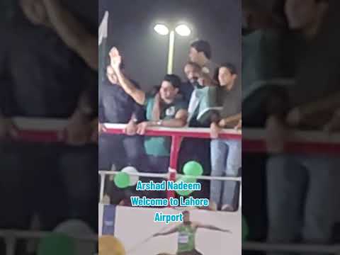 Lahore Airport Goes Wild!Arshad Nadeem's 2AM HomecomingCelebration#arshadnadeem#pakistanpride#France