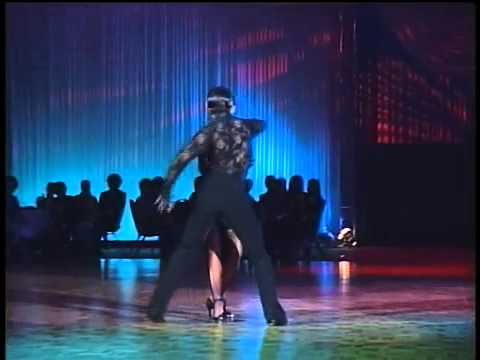 Slavik Kryklyvyy and Karina Smirnoff Dance Cha Cha