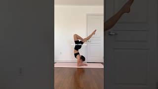 yoga time🧘🏼‍♀️ #morningroutine #pilates #morningmotivation #yogaflow #athomeworkout #stretching