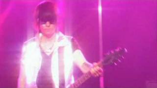 Peaches - Boys Wanna Be Her (Official Music Video)