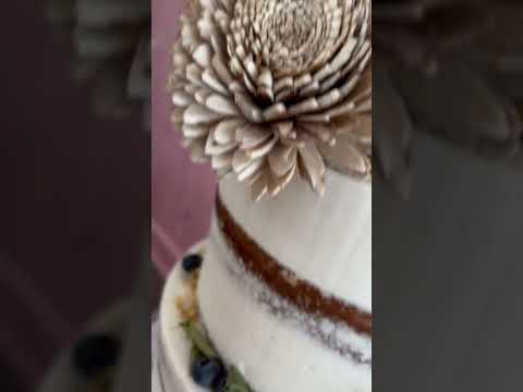 Wedding cake vibes this weekend 💗 #runningupthathill #cakemama #cakeshort #cakedecorating