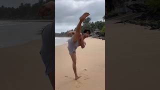 Training alone v/s training in a MMA gym #mma #martialarts #kickboxing #karate #mmatraining #boxing