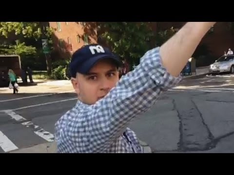 Everyone Wants A High Five in NYC (JEROME JARRE)