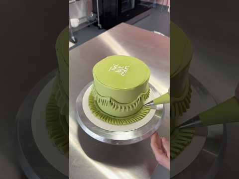 So satisfying to watch ✨ #cake #cakes #cakedecorating #satisfying #cakedesign #love