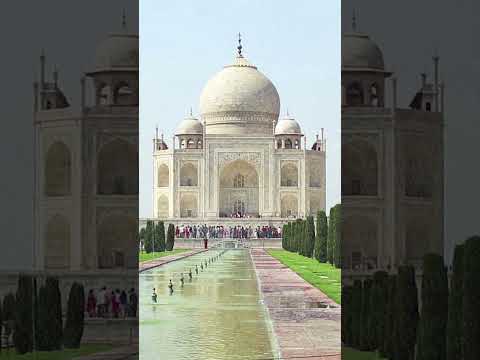 Who built the Taj Mahal?
