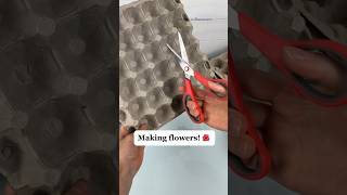 Making flowers from egg cartons! 🌺🎨 #diy #artsandcrafts #diyideas #tutorials #easycrafts