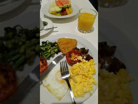 YUMMY!! Start the day with full English breakfast Gatwick Airport London 2021 #food #movies #love