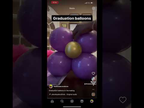 Graduation centerpiece balloons