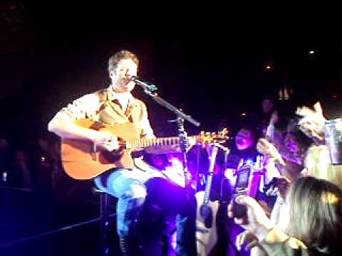 Blake Shelton- Austin live (acoustic) Brooking SD 2/25/11