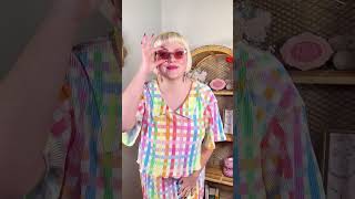 You know what doesn't have to be boring?! Glasses! They can be colorful, creative and FUN 🎨