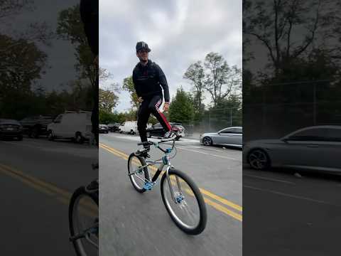 COOLIN 🥶 #nycbikeclips #stunts #nycbikelife #bikelifenyc #nyc #sebike #sebikelife #ny #viral #2025