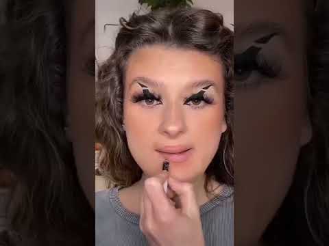 How to over line your lips 101 😱 #makeuptutorial #makeuphacks #makeup