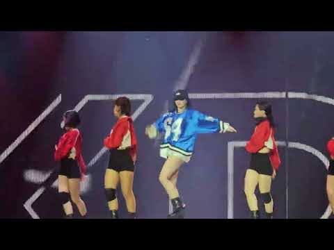 Twice Momo 5th World Tour 'Ready To Be' - Move cover (Arlington)