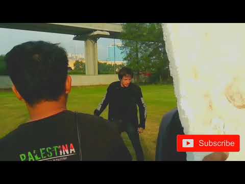 Dibalik Layar Dia Bukan Manusia