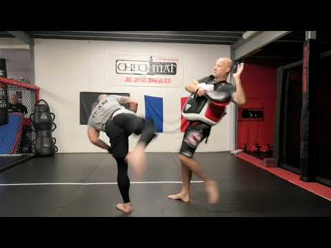 Coup de pied retourné en mma. 3 façons de le placer.