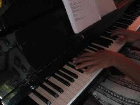 Tachi plays Remioromen's Taiyou no Shita on the Piano!