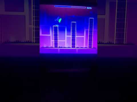 Earth Baylis dashing on geometry dash