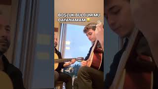 GİTAR ÇALMADAN DURAMAYAN ADAM :)