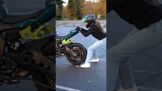 When you try to stop your bike 😅 Quand t’essaies de stopper ta moto 🤣 #bike #stunt #moto #biker