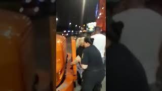 Empleados de Codecop, son agredidos por la policía por reclamar los sueldos adeudados,