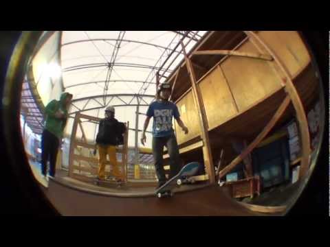 Skating in Japanese Skatepark!
