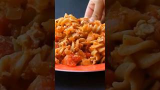 Take your taste buds on a pesto adventure with this mouthwatering chicken pasta! 🍗🍝 #pestochicken