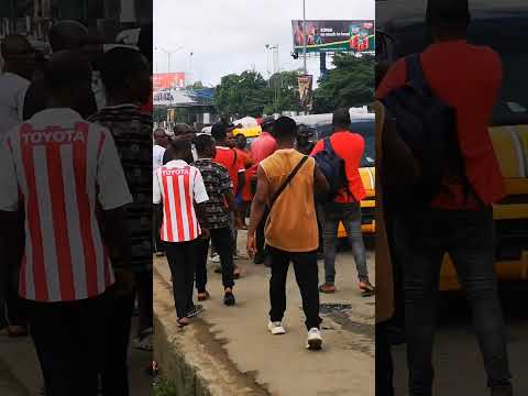 Nigeria,Governor suludo workers fighting with bus driver @ oppaiweka onitsha Anambra state.#nigeria