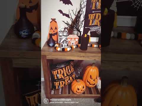 Halloween Decor Table. link is in bio #tabledecor #halloween #halloweendecor #homedecor #home #diy